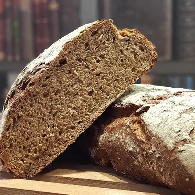 Illustration of rye and wheat bread