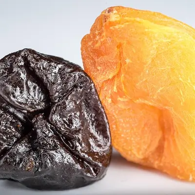 Illustration of prunes
