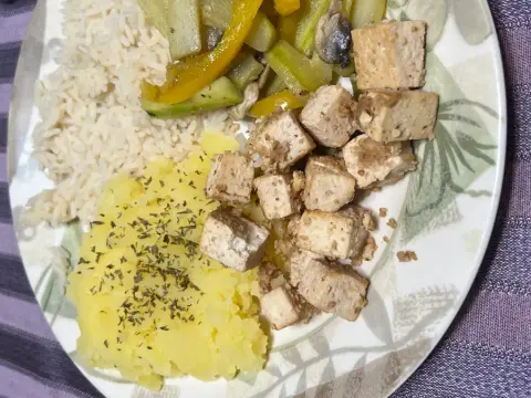Golden Tofu with Peppers, Mushrooms, Rice and Mashed Potatoes, cooked by Ely