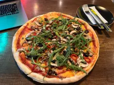 Arugula Mushroom Pizza, another view (2 of 3)